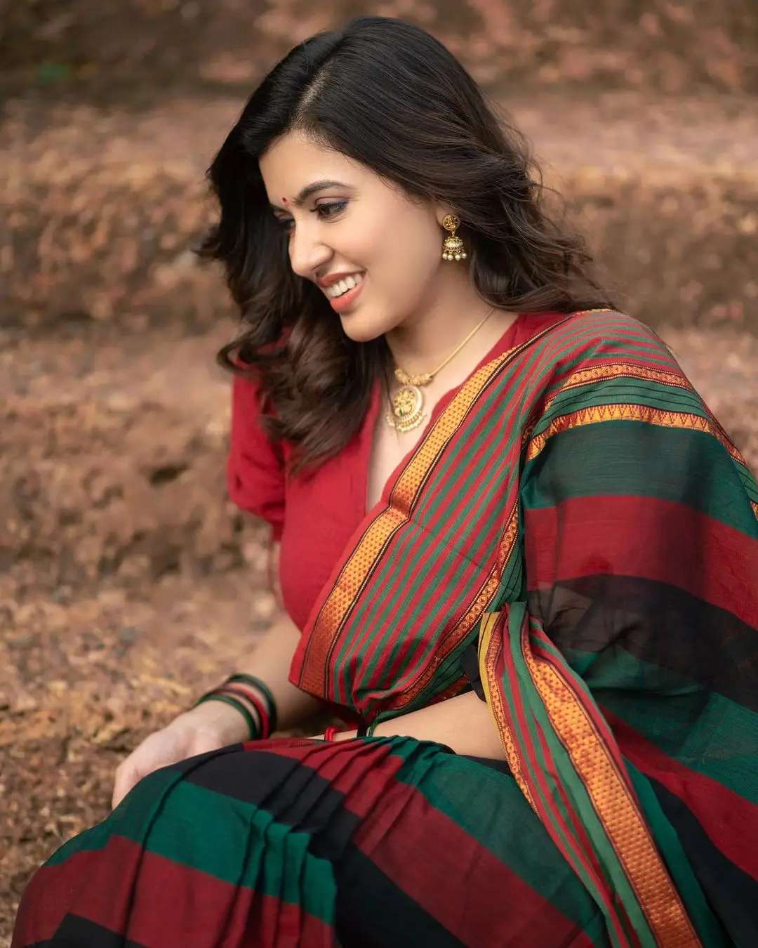 malayalam actress anju kurian stills in green saree red blouse